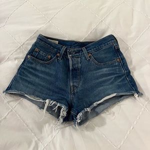 NWOT Levi’s 501 shorts dark blue